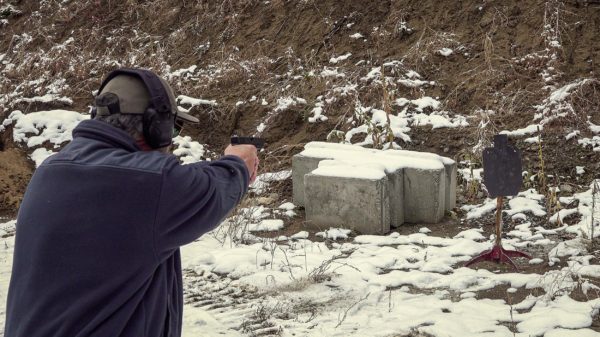 44 Magnum vs 10mm Auto Bear Defense Guy Miner Shooting 10mm Auto 2500 BEAR DEFENSE: 44 Mag vs 10mm Auto (Which is Better?) – Ultimate Reloader
